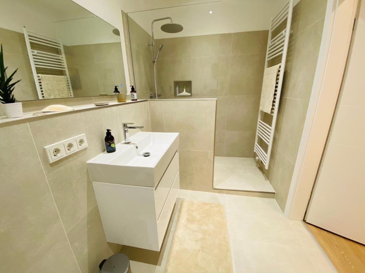 Raum2Go - No1 Modernes Ruhiges 2-Schlafzimmer Apartment City & Park Wiesbaden Buitenkant foto