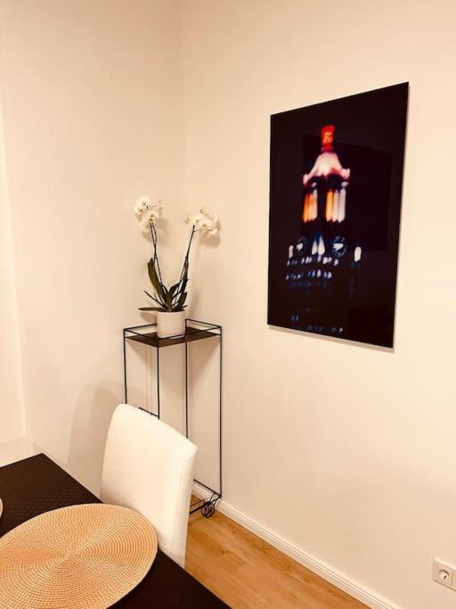 Raum2Go - No1 Modernes Ruhiges 2-Schlafzimmer Apartment City & Park Wiesbaden Buitenkant foto